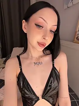 Lina Thornton  online show from April 16, 2026, 4:41 pm