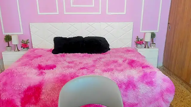 BellaSky4 online show from November 4, 2025, 1:32 pm