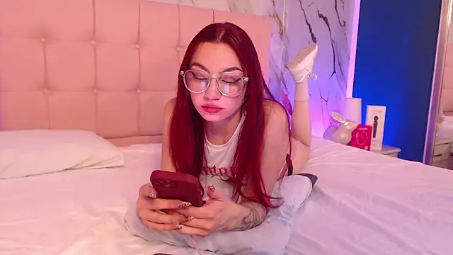 Red kytty6 online show from December 16, 2025, 3:17 pm