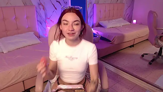 Red kytty6 online show from February 3, 2026, 9:20 pm