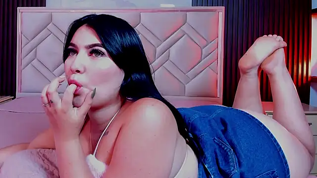 MiaaFarrel online show from October 21, 2025, 7:14 pm