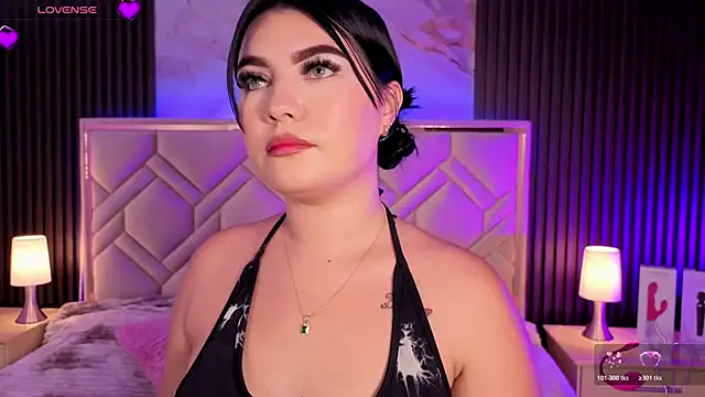 MiaaFarrel online show from April 7, 2026, 7:03 pm