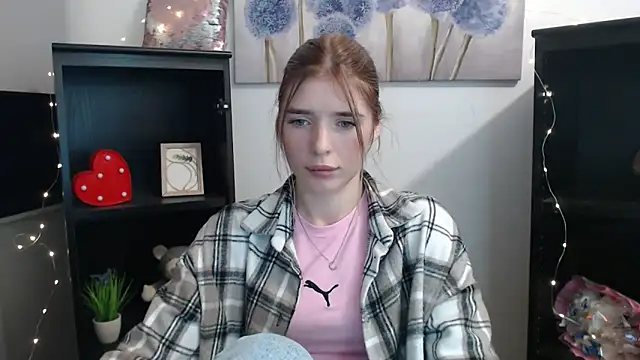 JuiceLips   online show from November 19, 2025, 1:55 pm