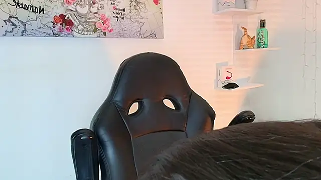 jennifer Scot online show from December 3, 2025, 3:03 am