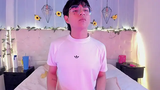 AleAurarashi online show from October 7, 2025, 7:49 am