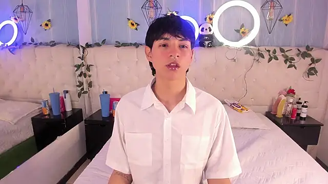 AleAurarashi online show from November 25, 2025, 3:17 am