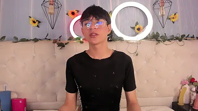 AleAurarashi online show from November 27, 2025, 4:14 am