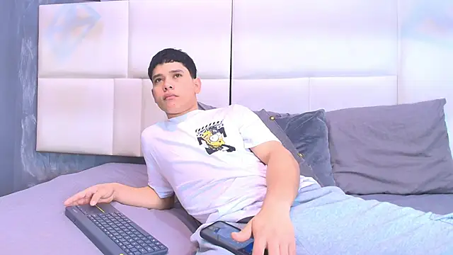 Snapshot of aron_twink66 chatting on October 7, 2025, 2:58 pm aron twink66 online show from October 7, 2025, 2:58 pm