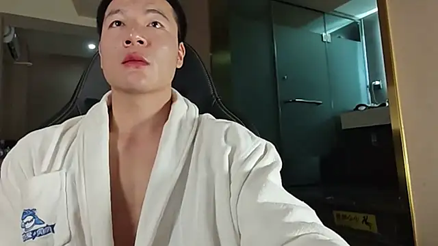 Snapshot of AAASuck chatting on December 19, 2025, 2:13 pm AAASuck online show from December 19, 2025, 2:13 pm