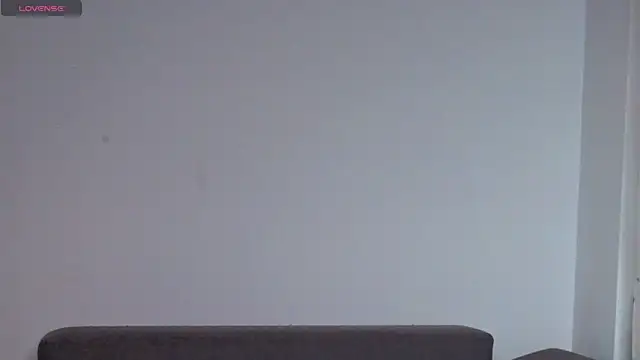 Snapshot of SkinnyMode chatting on October 22, 2025, 6:18 pm SkinnyMode online show from October 22, 2025, 6:18 pm