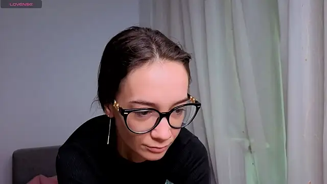 Snapshot of SkinnyMode chatting on October 24, 2025, 6:43 am SkinnyMode online show from October 24, 2025, 6:43 am