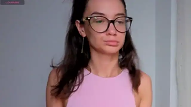 Snapshot of SkinnyMode chatting on October 24, 2025, 8:27 pm SkinnyMode online show from October 24, 2025, 8:27 pm