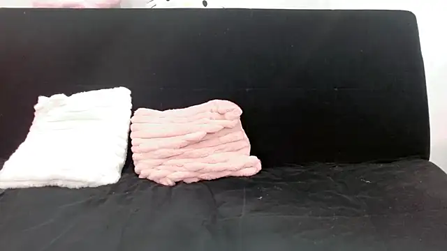 Emmahahaha17 online show from September 19, 2025, 3:24 pm