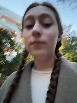 FroggyAnna online show from October 13, 2025, 3:12 pm