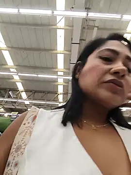 julieta evanns1 online show from October 3, 2025, 6:49 pm