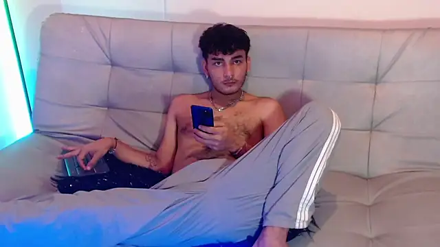 Snapshot of Valentin_peach chatting on September 27, 2025, 9:42 pm Valentin peach online show from September 27, 2025, 9:42 pm