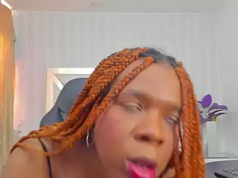 Snapshot of LicyEvans1 chatting on October 28, 2025, 1:47 pm LicyEvans1 online show from October 28, 2025, 1:47 pm