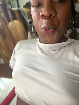 Snapshot of LicyEvans1 chatting on February 12, 2026, 9:10 pm LicyEvans1 online show from February 12, 2026, 9:10 pm