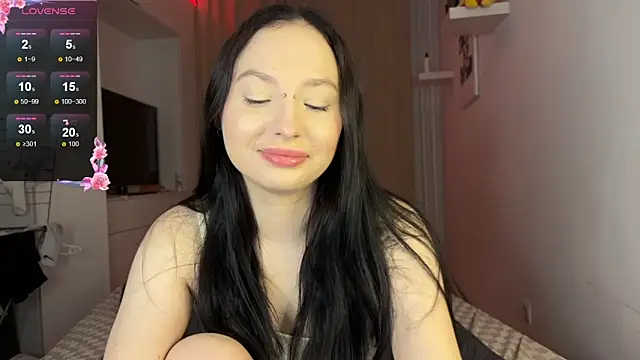 june mooon online show from November 15, 2025, 5:31 pm