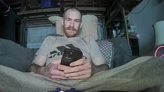 Snapshot of Tiggitytomociti chatting on February 15, 2026, 11:52 am Tiggitytomociti online show from February 15, 2026, 11:52 am