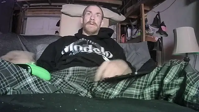 Snapshot of Tiggitytomociti chatting on February 18, 2026, 11:39 am Tiggitytomociti online show from February 18, 2026, 11:39 am