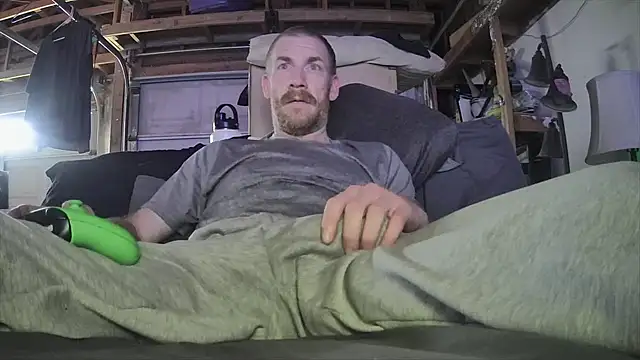 Snapshot of Tiggitytomociti chatting on February 25, 2026, 8:18 pm Tiggitytomociti online show from February 25, 2026, 8:18 pm