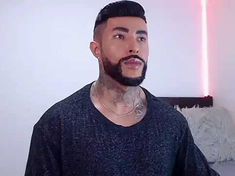 andrea de lucaa online show from October 23, 2025, 3:50 am