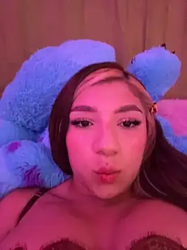 Snapshot of Isabella18_pink chatting on May 29, 2026, 1:53 pm Isabella18 pink online show from May 29, 2026, 1:53 pm