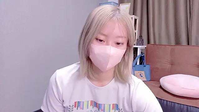 Nana  ch online show from November 8, 2025, 3:39 am