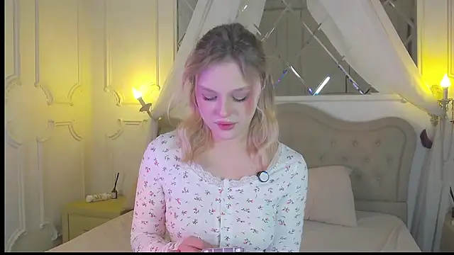 Snapshot of CaitlinSugar chatting on February 3, 2026, 6:22 am CaitlinSugar online show from February 3, 2026, 6:22 am