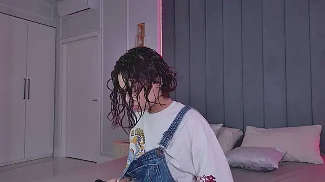 VioletAsh online show from May 21, 2026, 4:30 am