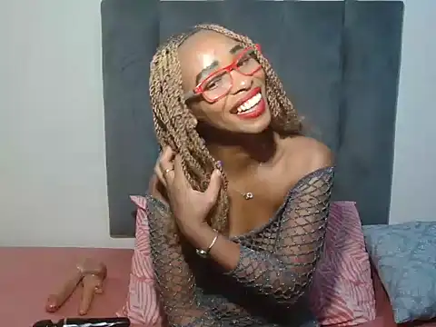 GorillaGripCunt77 online show from November 4, 2025, 1:43 pm