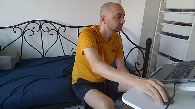 Handsomernguy online show from October 1, 2025, 7:03 am