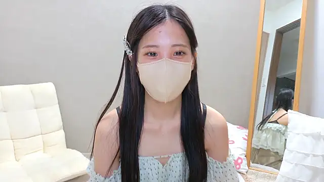 riri  nyan o0 online show from June 10, 2026, 11:42 am