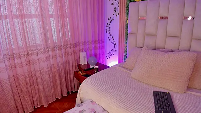 Tiffany Nm online show from September 9, 2025, 2:05 pm