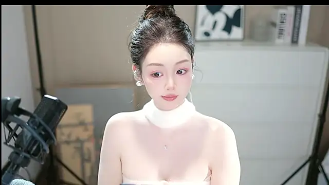 abbyli12 online show from November 17, 2025, 3:29 pm