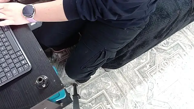 poison doll2 online show from February 10, 2026, 1:37 pm