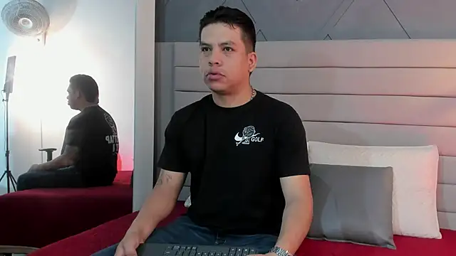Snapshot of Dominic_Taylor_ chatting on September 13, 2025, 11:32 am Dominic Taylor  online show from September 13, 2025, 11:32 am