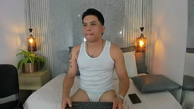 Snapshot of Dominic_Taylor_ chatting on October 24, 2025, 3:25 am Dominic Taylor  online show from October 24, 2025, 3:25 am