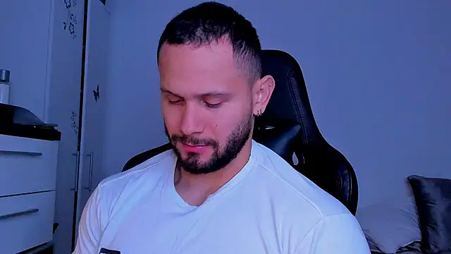 Snapshot of andrewcorey1 chatting on September 25, 2025, 5:11 am andrewcorey1 online show from September 25, 2025, 5:11 am