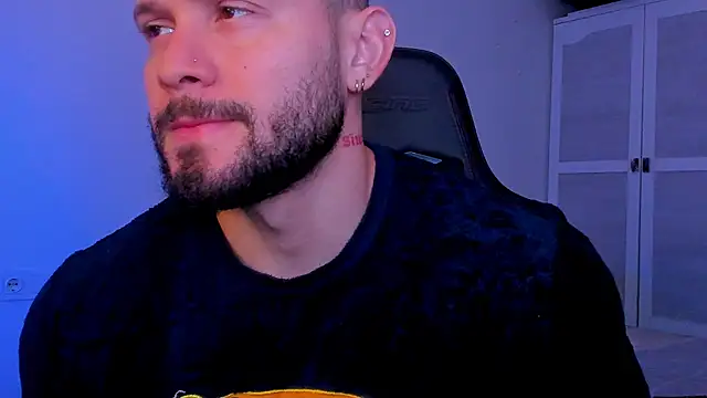 Snapshot of andrewcorey1 chatting on October 6, 2025, 5:16 am andrewcorey1 online show from October 6, 2025, 5:16 am