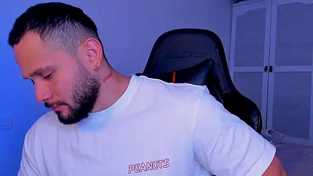 Snapshot of andrewcorey1 chatting on October 6, 2025, 10:07 pm andrewcorey1 online show from October 6, 2025, 10:07 pm