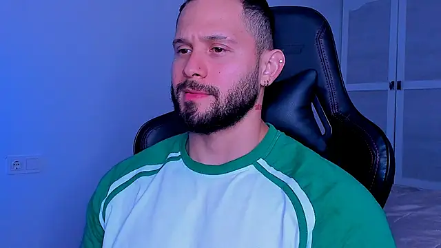 Snapshot of andrewcorey1 chatting on October 8, 2025, 5:43 pm andrewcorey1 online show from October 8, 2025, 5:43 pm