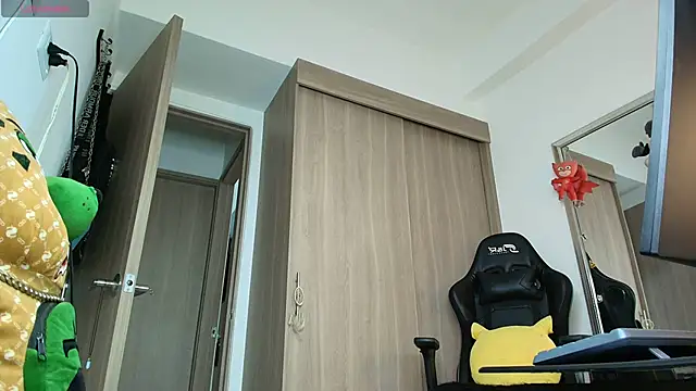 brunothompson3 online show from November 23, 2025, 12:10 am