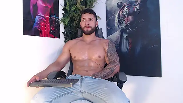 Snapshot of massimofiore_ chatting on June 11, 2026, 12:32 am massimofiore online show from June 11, 2026, 12:32 am