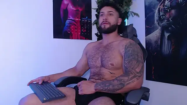 Snapshot of massimofiore_ chatting on July 26, 2026, 7:32 pm massimofiore online show from July 26, 2026, 7:32 pm