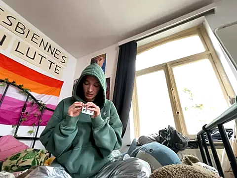 Snapshot of Styxlust chatting on October 3, 2025, 12:24 pm Styxlust online show from October 3, 2025, 12:24 pm