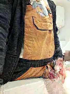 Snapshot of dav850 chatting on October 6, 2025, 8:12 am dav850 online show from October 6, 2025, 8:12 am