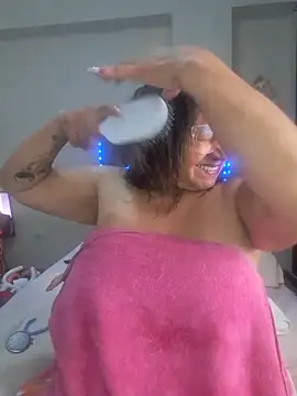 Vickysweeeettt online show from May 26, 2026, 7:43 pm