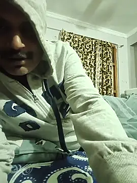 vardh033 online show from January 10, 2026, 6:42 pm